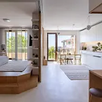 Apartman Smartly Designed Flat With Balcony & Parking By Flat Mаnаger *