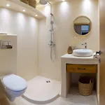 Apartman Smartly Designed Flat With Balcony & Parking By Flat Mаnаger