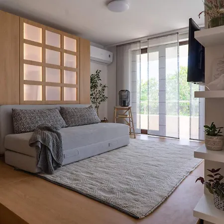 Smartly Designed Flat With Balcony & Parking By Flat Mаnаger Apartman *