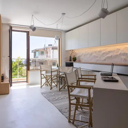 Smartly Designed Flat With Balcony & Parking By Flat Mаnаger * Várna