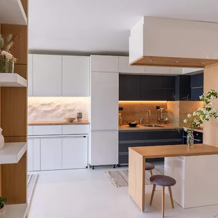 Smartly Designed Flat With Balcony & Parking By Flat Mаnаger Apartment