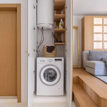 Apartment Smartly Designed Flat With Balcony & Parking By Flat Mаnаger *