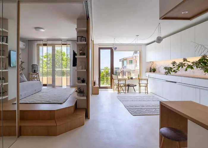 Apartment Smartly Designed Flat With Balcony & Parking By Flat Mаnаger *