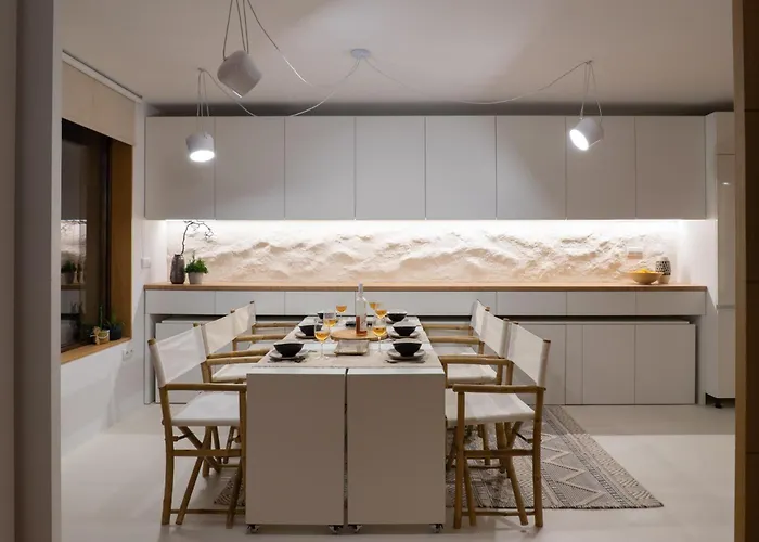 Smartly Designed Flat With Balcony & Parking By Flat Mаnаger *