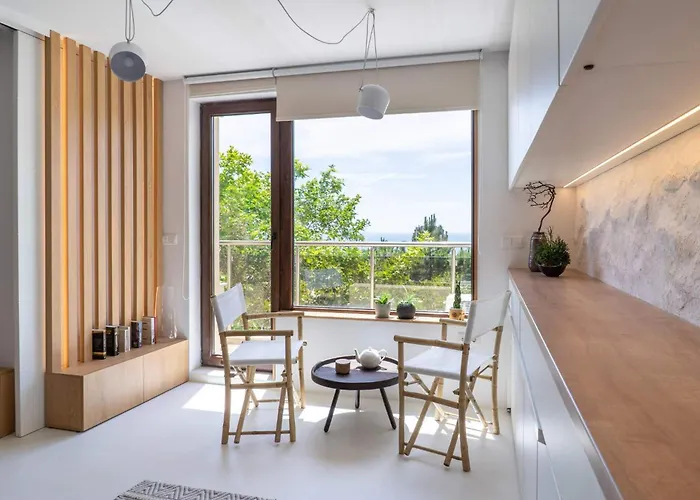 Smartly Designed Flat With Balcony & Parking By Flat Mаnаger