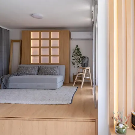 Daire Smartly Designed Flat With Balcony & Parking By Flat Mаnаger