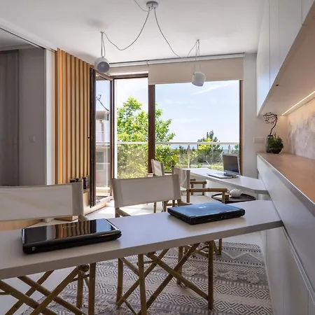 Smartly Designed Flat With Balcony & Parking By Flat Mаnаger *